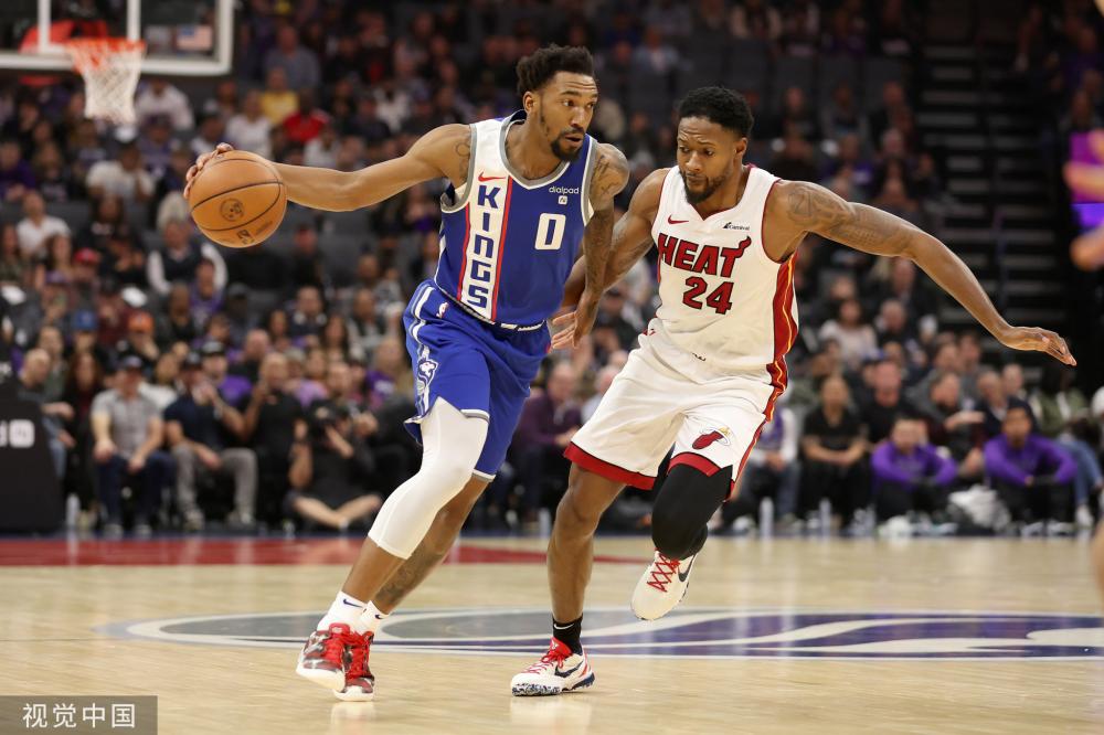 他通过慈善 他通过慈善