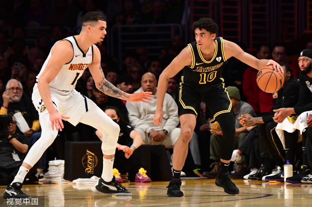 通过他的表 通过他的表